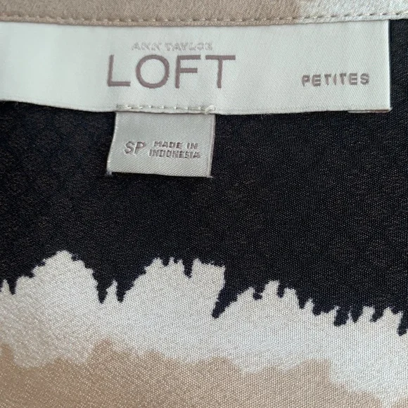 🌸LOFT GUC Keyhole Cap Sleeve Blouson Blouse Blk, Tan, & White Size Small Petite - Picture 4 of 6